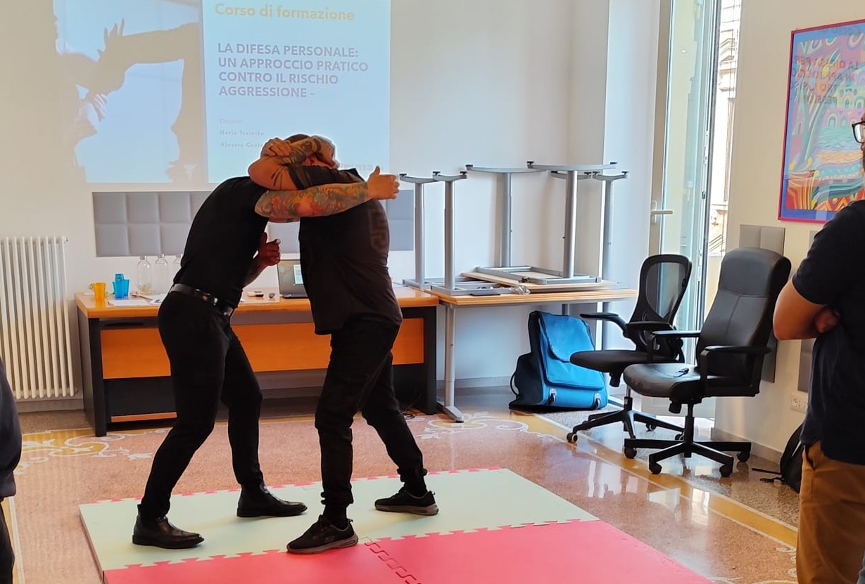 La difesa personale: un approccio pratico contro il rischio aggressione